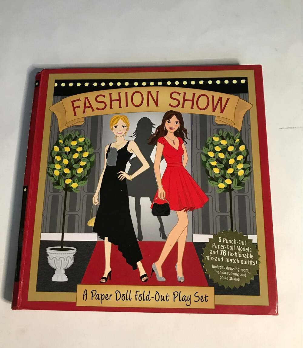 Fashion Show Paper Doll Fold Out Play Set Book Indoor Activity Christmas Toys